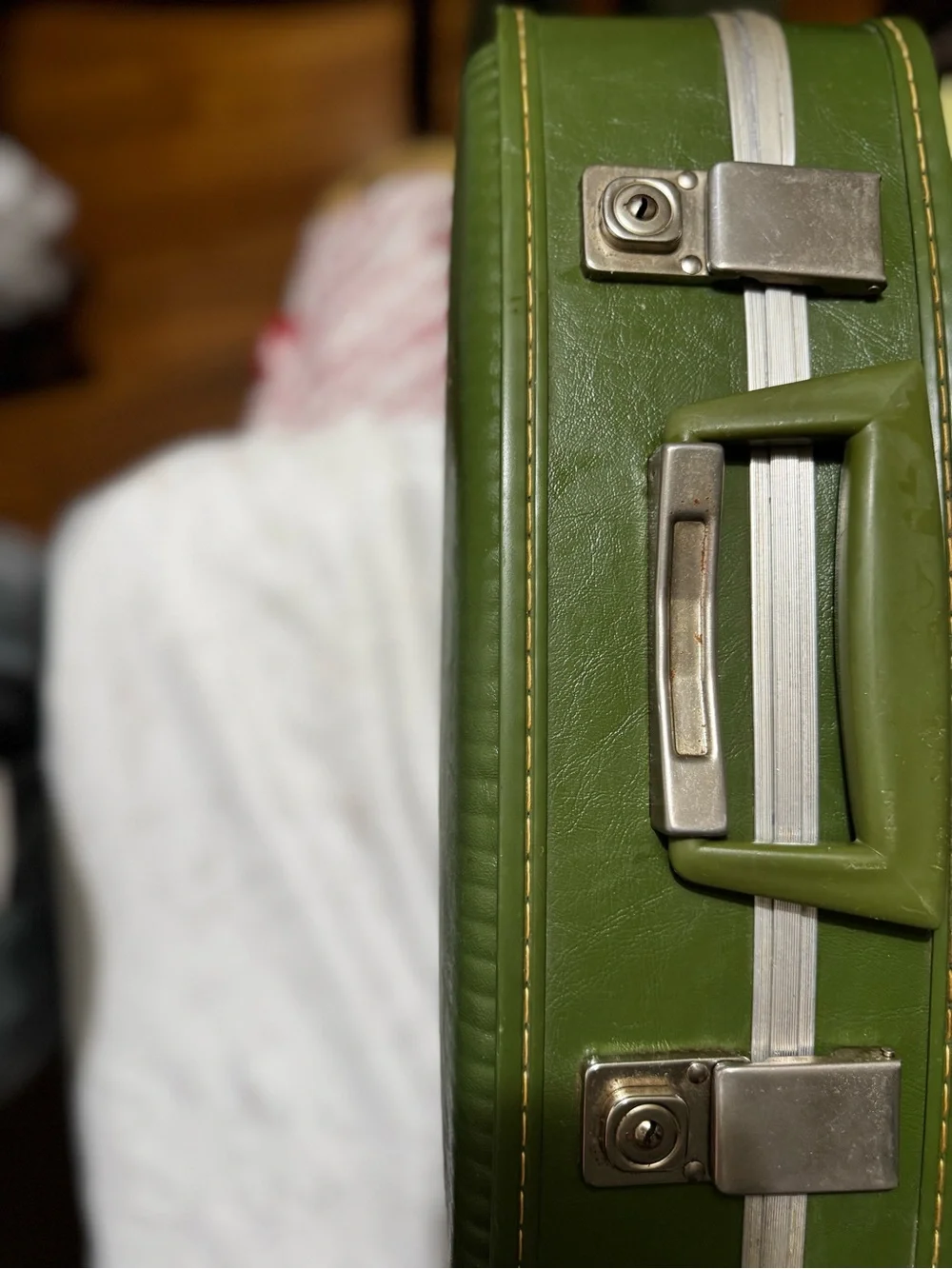 Vintage 1960s/1970’s Green Hard Vinyl Suitcase